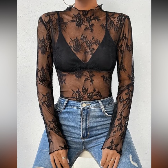 NWOT Beautiful Sheer Floral Lace Top~ Black - Picture 1 of 3